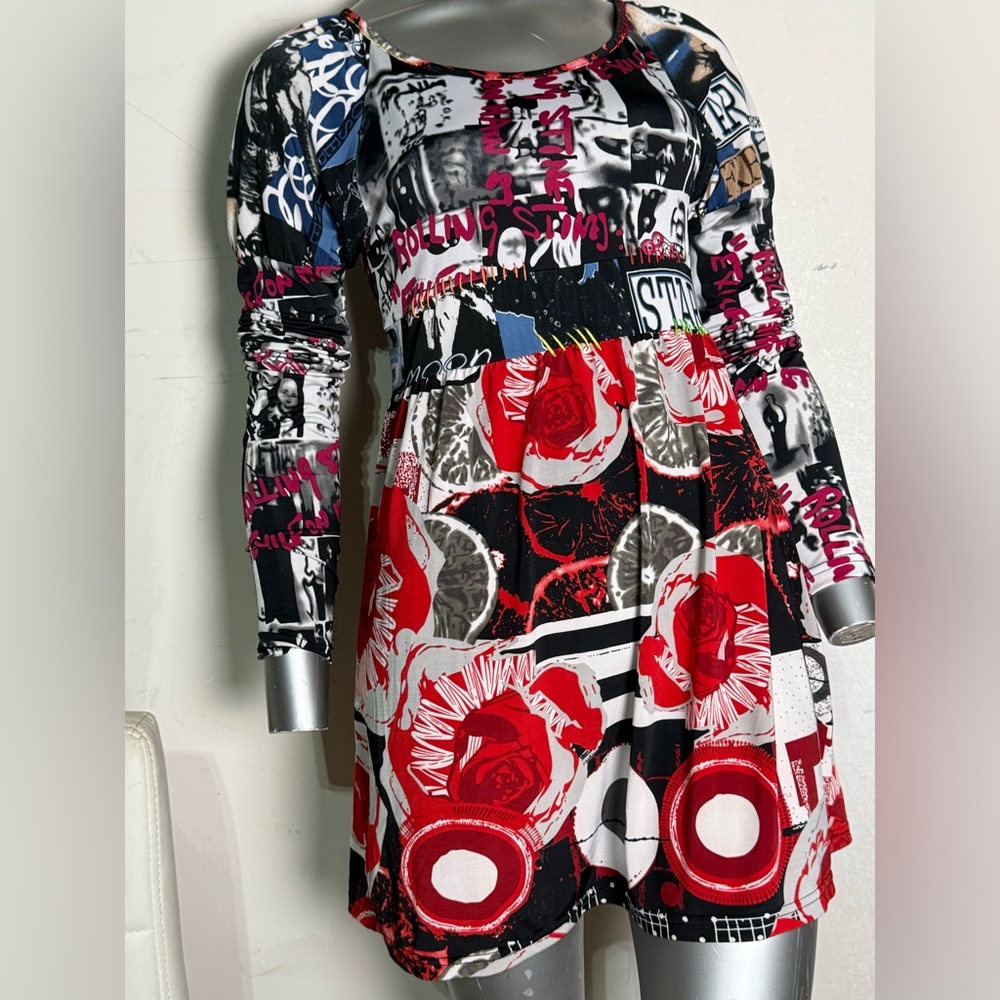For la paris 
Graphic Long Sleeve Dress with Red and Black Print